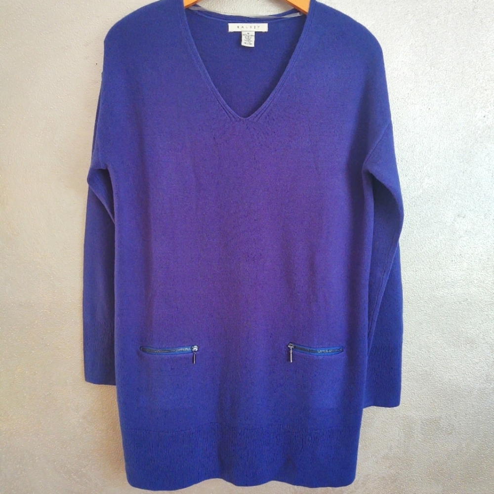 📚🌷Royal blue Long sleeve Sweater w/ Zipper pockets Women's size M